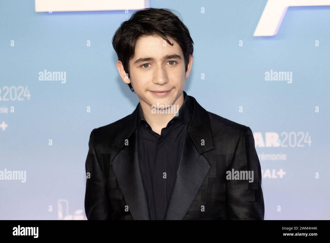 France. Milo Machado Graner dans le nouveau film (C)Neon/le Pacte : Anatomy  of a Fall (2023). Intrigue : une femme est soupçonnée du meurtre de son  mari, et leur fils aveugle est