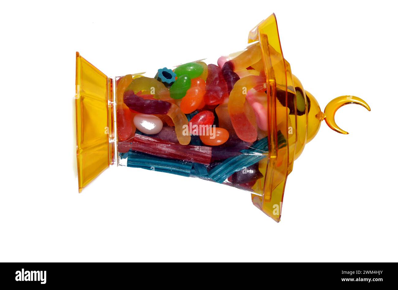 Lanterne Ramadan lampe fanous avec assortiment de bonbons gélifiés, Gummies, bonbons gélifiés, bonbons gélifiés ou bonbons gélifiés, bonbons à mâcher à base de gélatine. Gommeux s Banque D'Images