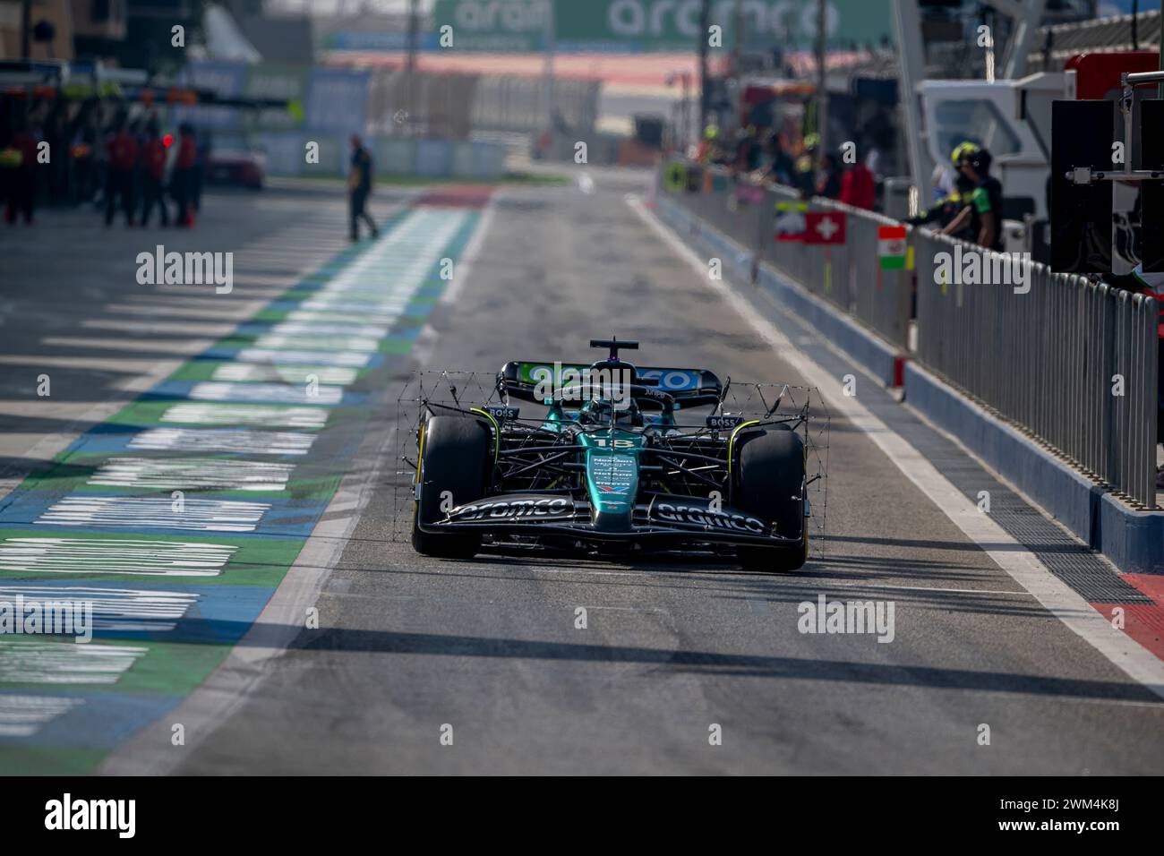 Sakhir, Bahreïn, 23 février, lance Stroll, du Canada, concourt pour Aston Martin F1. Essais hivernaux, les essais hivernaux du championnat de formule 1 2024. Crédit : Michael Potts/Alamy Live News Banque D'Images