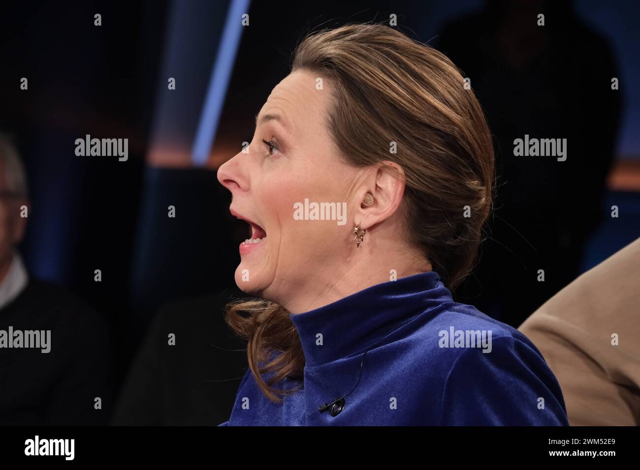 Anja Reschke moderiert die NDR Talk Show, Fototermin am 23.2.2024 im Fernsehstudio Hamburg Lokstedt *** Anja Reschke anime le NDR Talk Show, séance photo le 23 2 2024 dans le studio de télévision Hamburg Lokstedt Banque D'Images