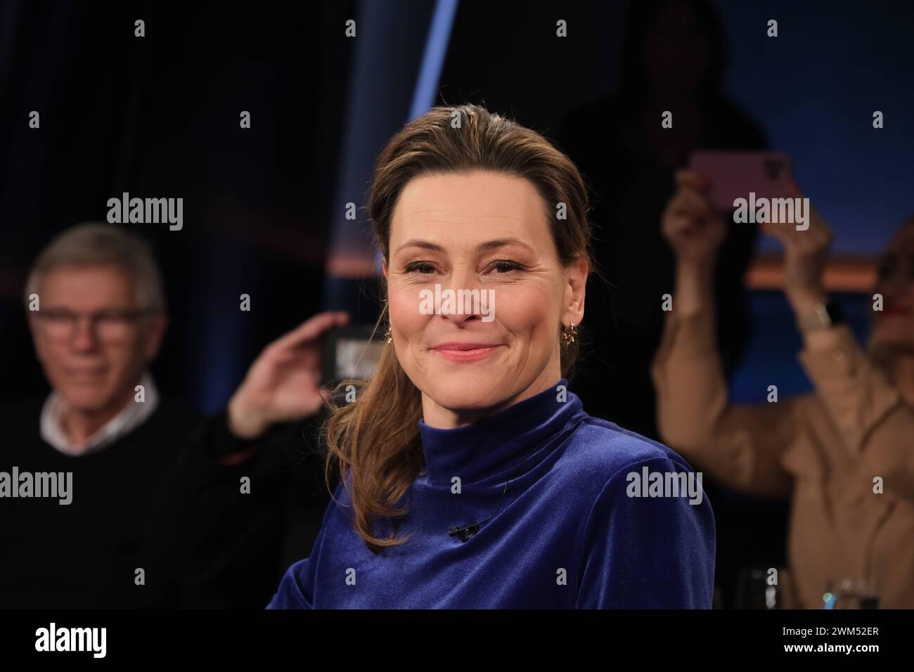 Anja Reschke moderiert die NDR Talk Show, Fototermin am 23.2.2024 im Fernsehstudio Hamburg Lokstedt *** Anja Reschke anime le NDR Talk Show, séance photo le 23 2 2024 dans le studio de télévision Hamburg Lokstedt Banque D'Images