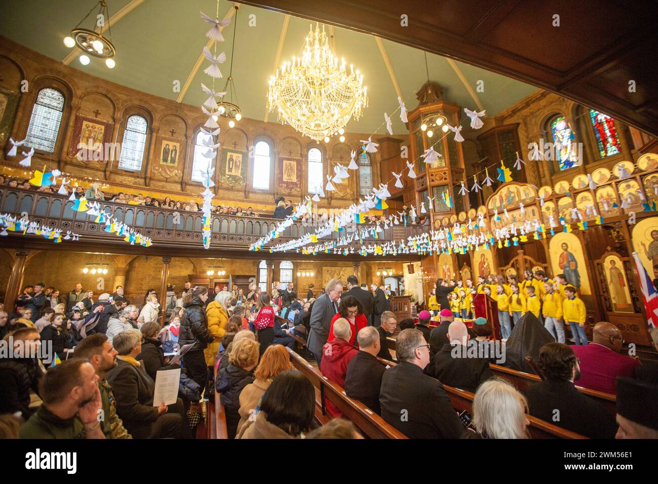 Londres, Angleterre, Royaume-Uni. 24 février 2024. Le Service de prière œcuménique interreligieux a eu lieu dans la cathédrale ukrainienne de Londres à l'occasion du deuxième anniversaire de l'invasion russe de l'Ukraine. (Crédit image : © Tayfun Salci/ZUMA Press Wire) USAGE ÉDITORIAL SEULEMENT! Non destiné à UN USAGE commercial ! Crédit : ZUMA Press, Inc/Alamy Live News Banque D'Images