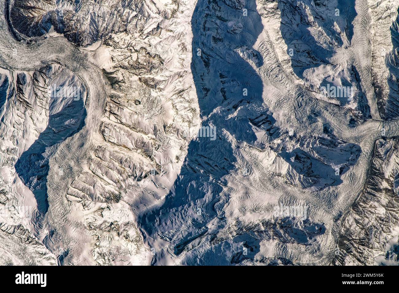 Montagnes en Afghanistan. Amélioration numérique d'une image par la NASA Banque D'Images