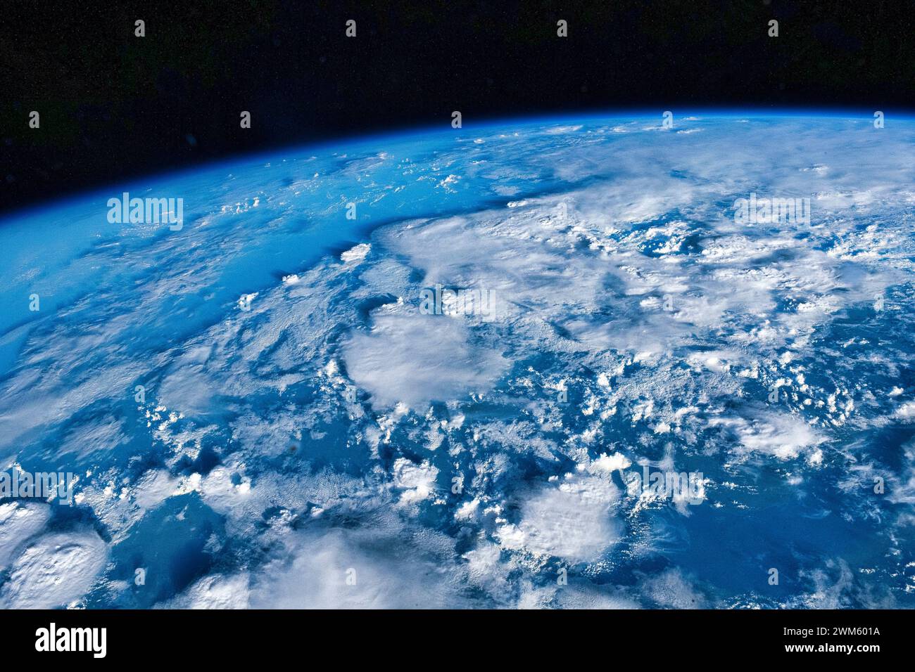 Atmosphère nuageuse, planète Terre. Amélioration numérique d'une image par la NASA Banque D'Images