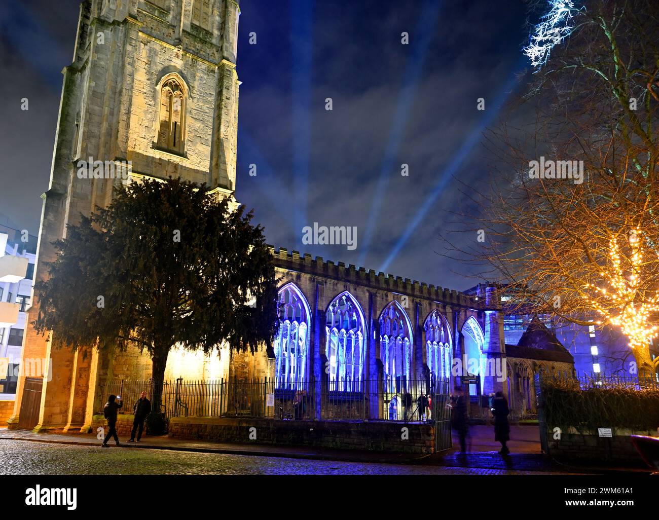 Église du temple abandonné de Bristol la nuit avec spectacle de lumière à Redcliffe, Royaume-Uni Banque D'Images