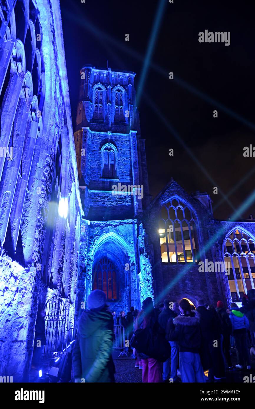 Bristol à l'intérieur de l'église du Temple abandonné la nuit avec spectacle de lumière à Redcliffe, Royaume-Uni Banque D'Images