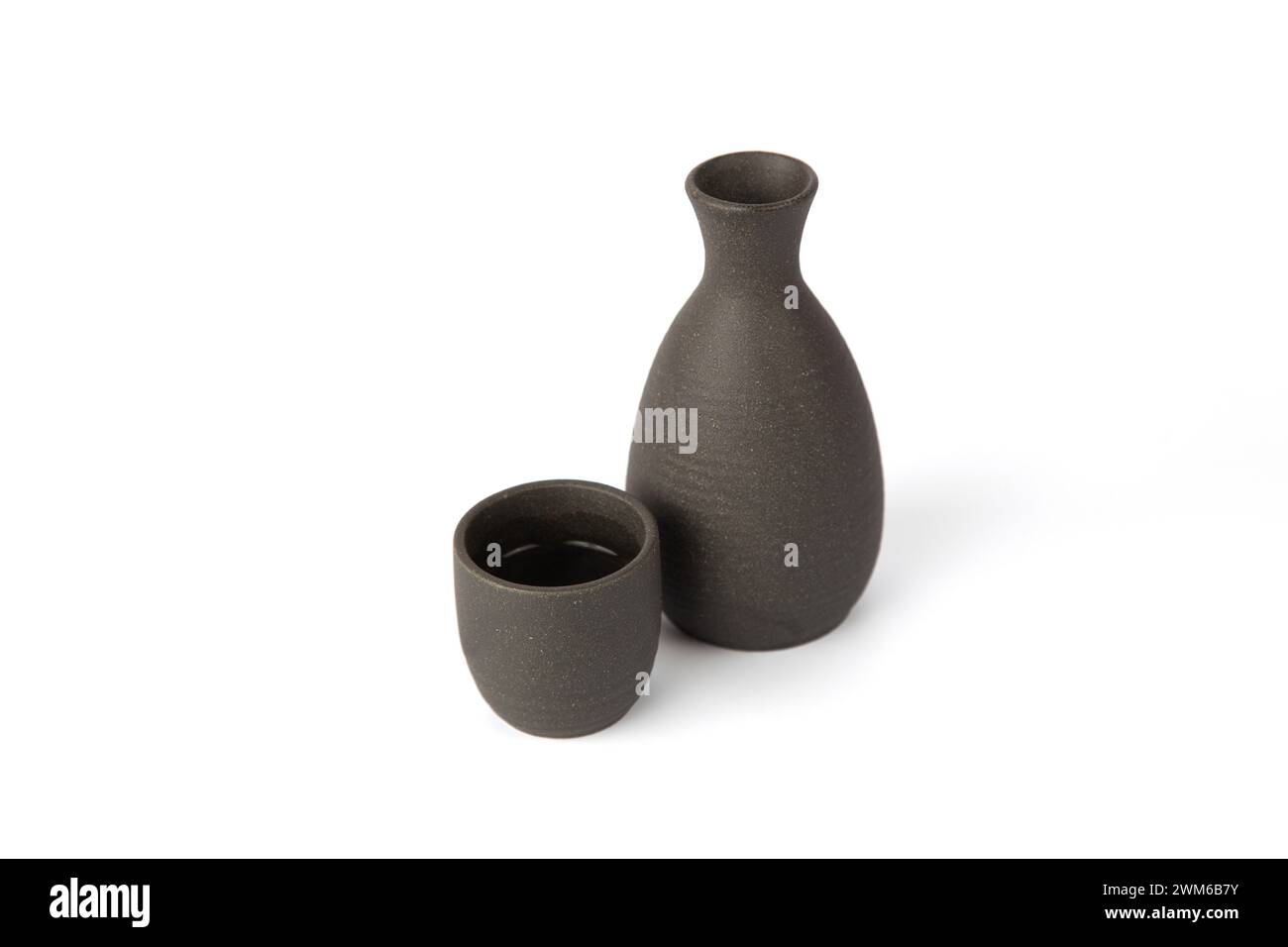 saké japonais isolé sur fond blanc Banque D'Images