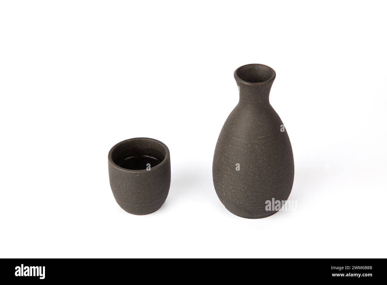 saké japonais isolé sur fond blanc Banque D'Images