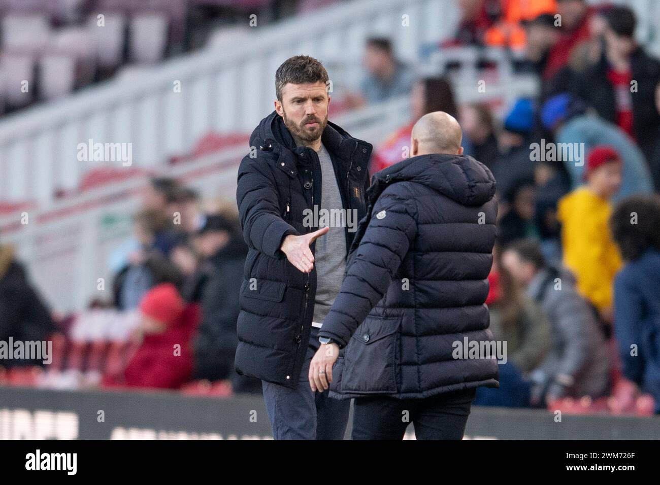 Michael Carrick, manager de Middlesbrough, serre la main au manager de Plymouth Argyle Ian Foster après le match du Sky Bet Championship entre Middlesbrough et Plymouth Argyle au Riverside Stadium de Middlesbrough le samedi 24 février 2024. (Photo : Trevor Wilkinson | mi News) crédit : MI News & Sport /Alamy Live News Banque D'Images