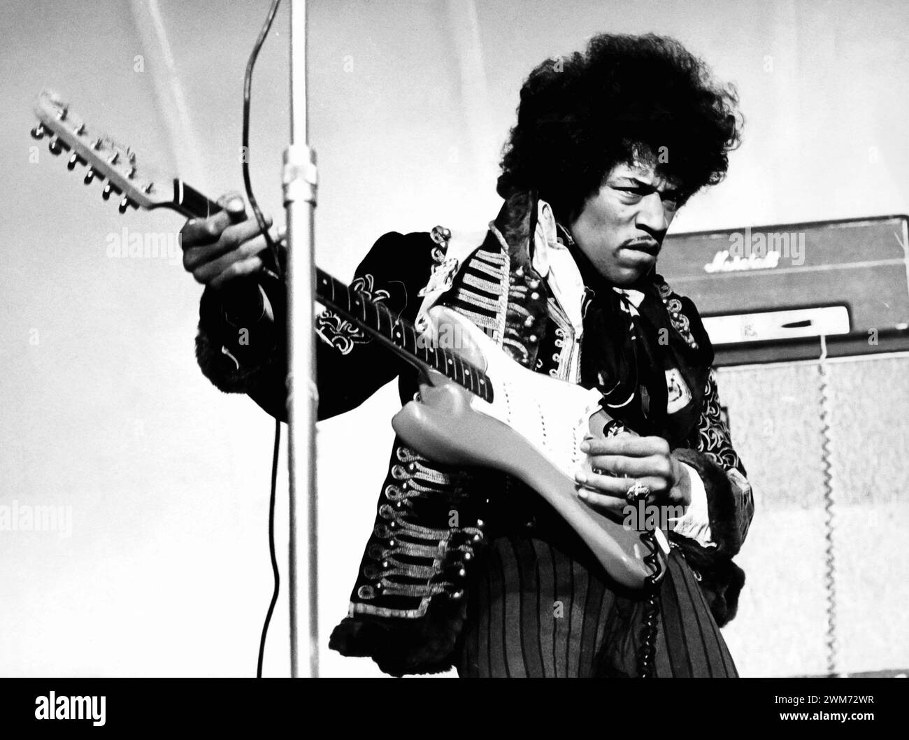 Jimi Hendrix. Portrait du guitariste et chanteur américain James Marshall 'Jimi' Hendrix (né Johnny Allen Hendrix ; 1942-1970) au parc d'attractions Gröna Lund à Stockholm, Suède, le 24 mai 1967. Banque D'Images