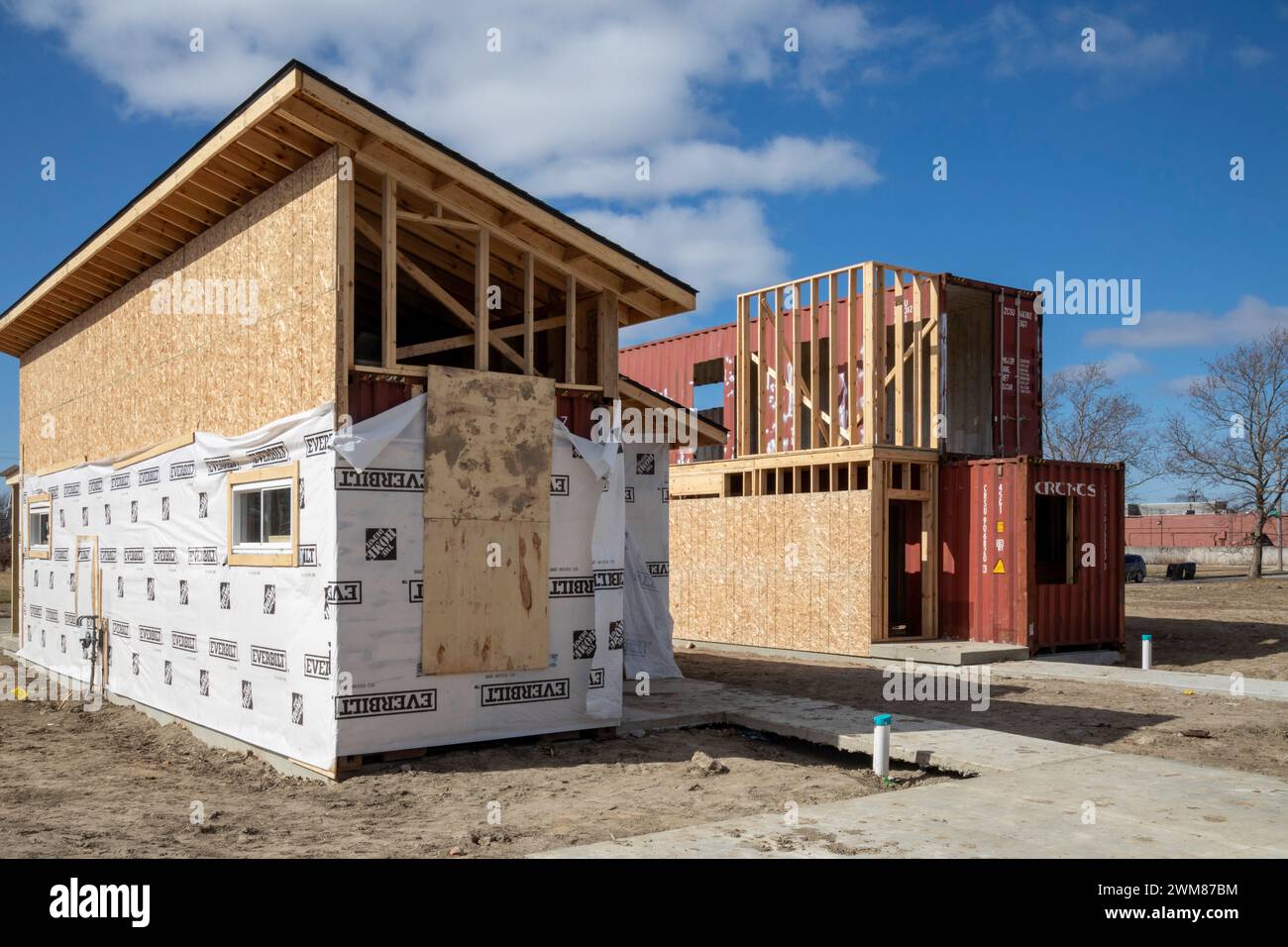 Detroit, Michigan - des maisons sont construites avec des conteneurs d'expédition usagés dans un quartier à faible revenu. Banque D'Images