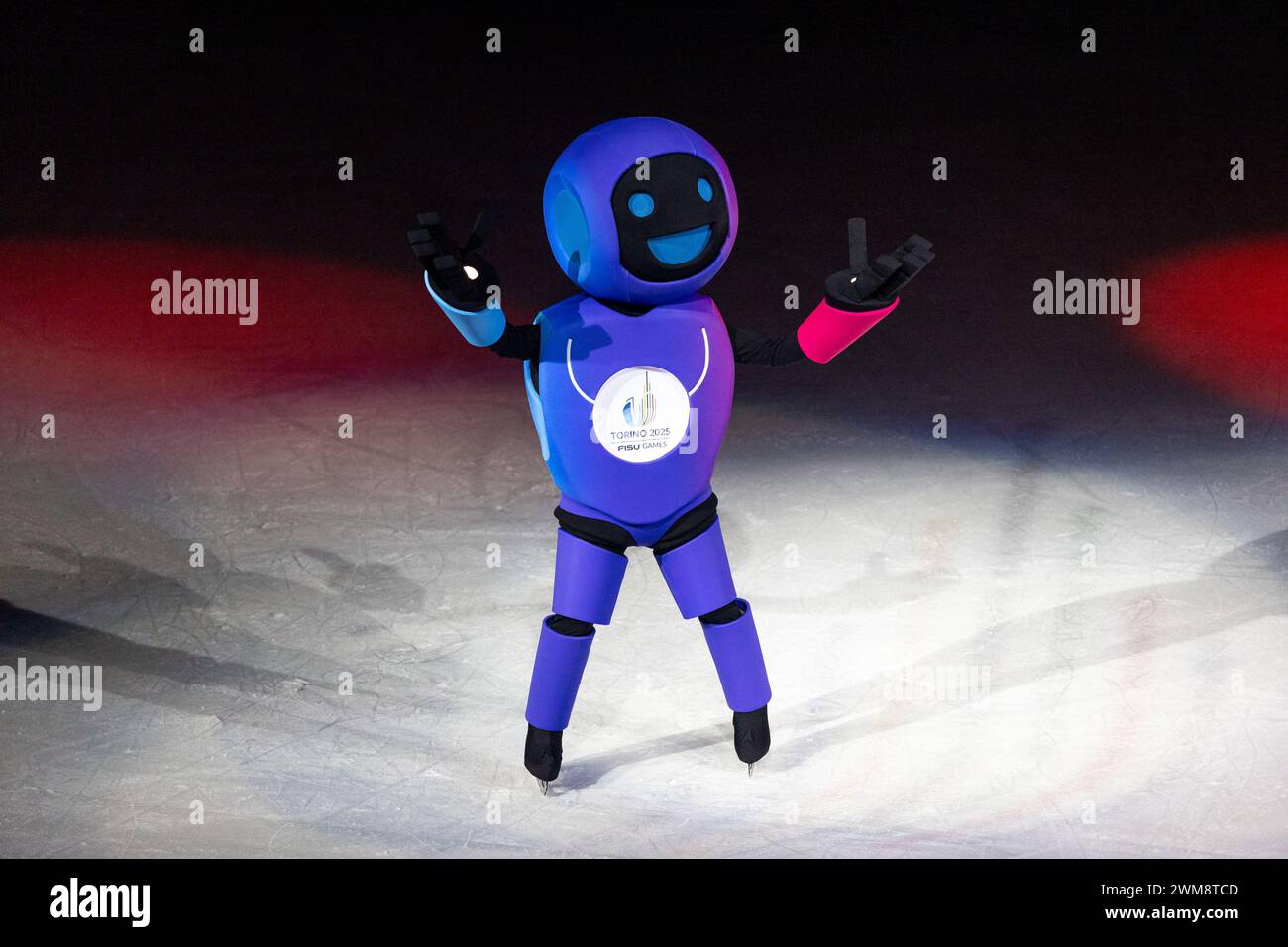 Turin, Italie, samedi 24 février 2024. Mascotte TOTag pendant les MascotteLights on U à PalaVela, RoadTO2025. Crédit : Mattia Martegani/Alamy Live News Banque D'Images