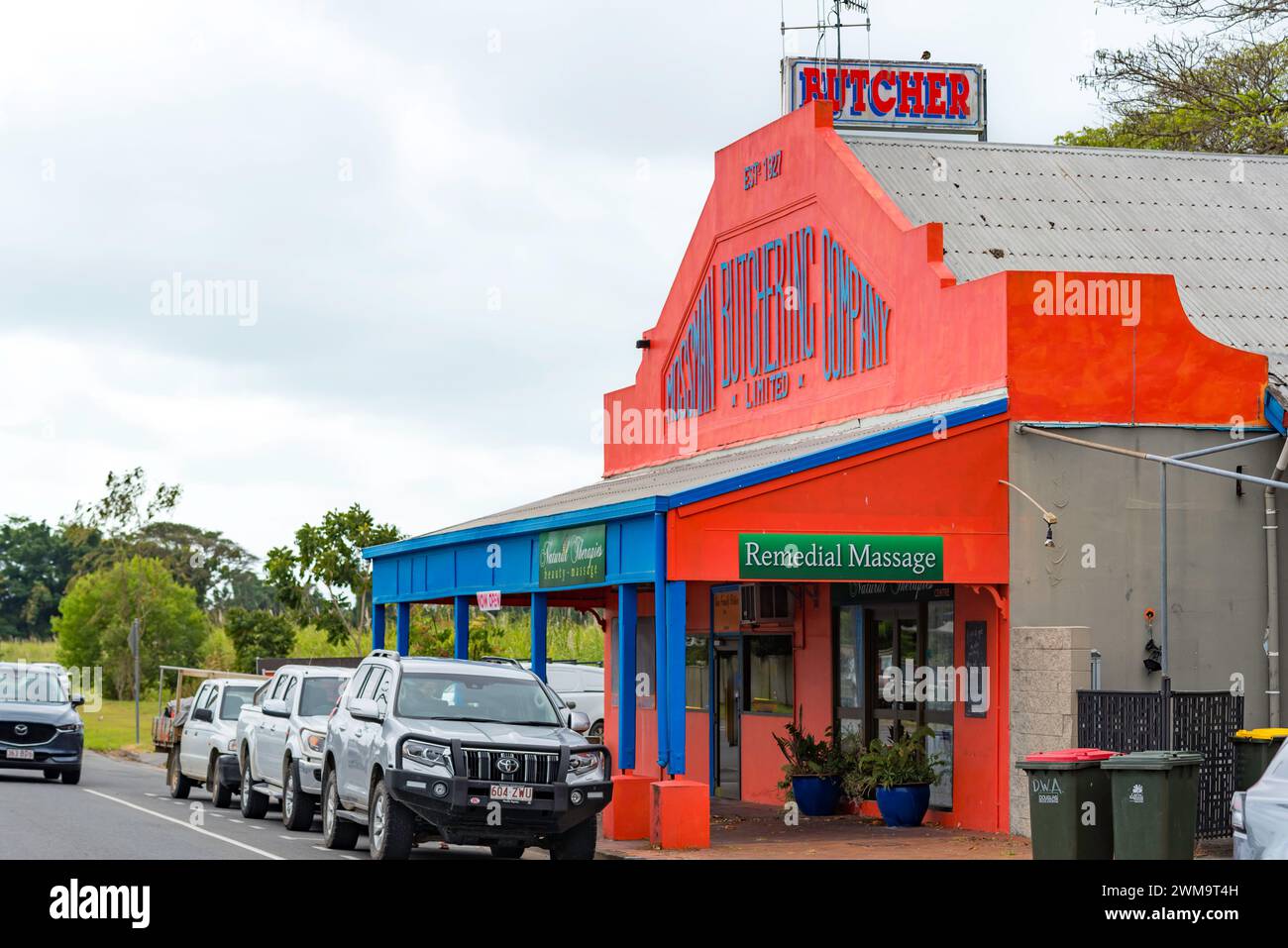 Le bâtiment coloré de la Mossman Butchering Company, construit en 1927 dans l'extrême nord du Queensland, en Australie, est répertorié par le National Trust Banque D'Images