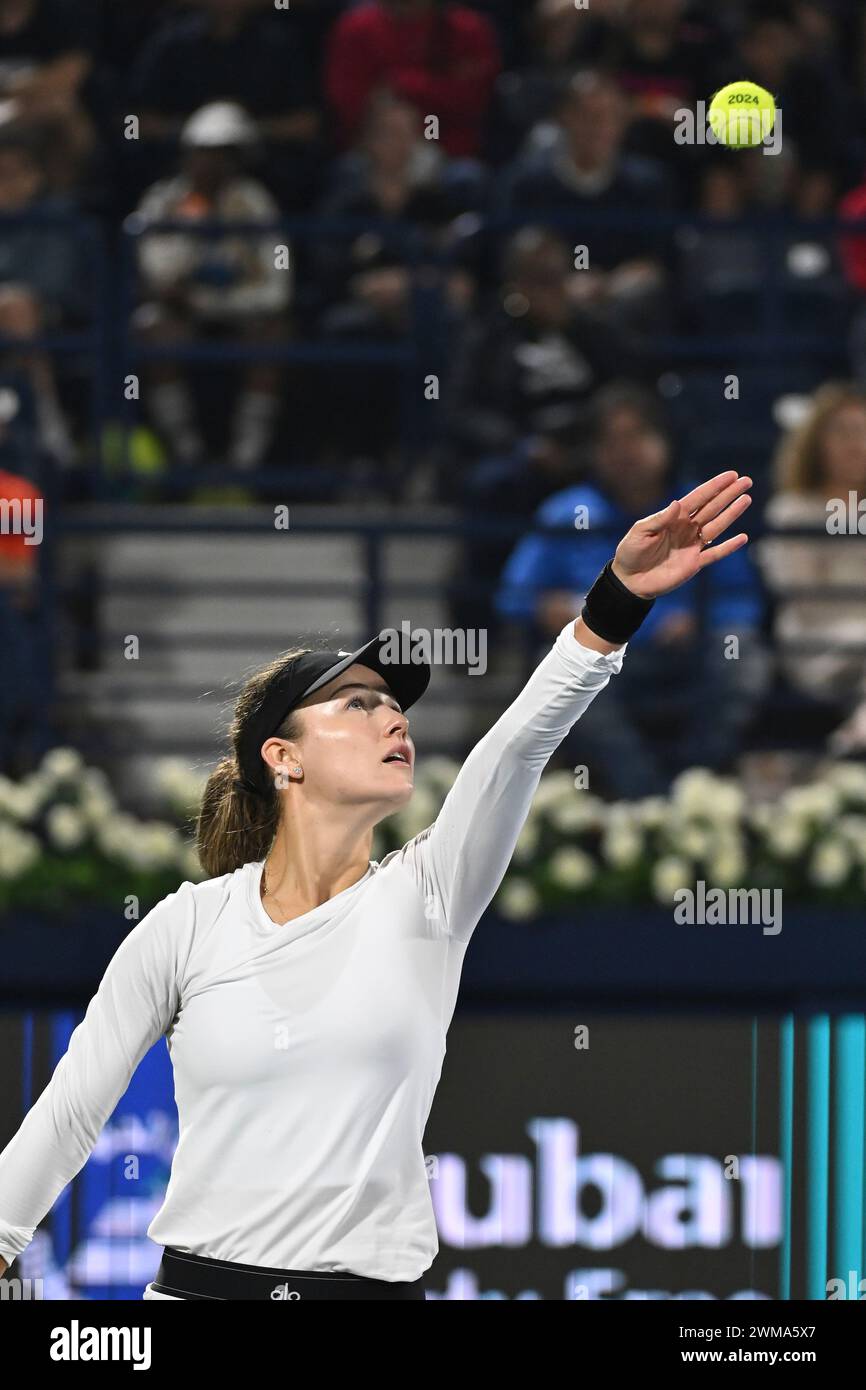 DUBAÏ, eau, 24 février 2024. Action de la finale de la WTA des Championnats de tennis Duty Free 2024 de Dubaï. Jasmine Paolini a battu Anna Kalinskaya 4-6, 7-5, 7-5, pour remporter le trophée. Crédit : Feroz Khan/Alamy Live News Banque D'Images