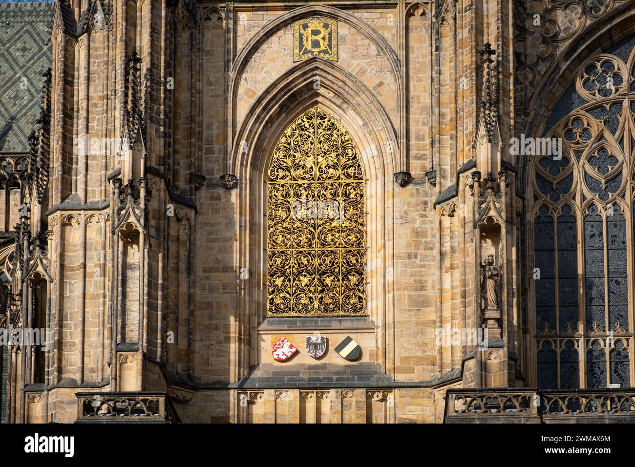 Prague, République Tchèque - janvier 2024 : Détails du composé Cathédrale Vitus à Prague. Banque D'Images