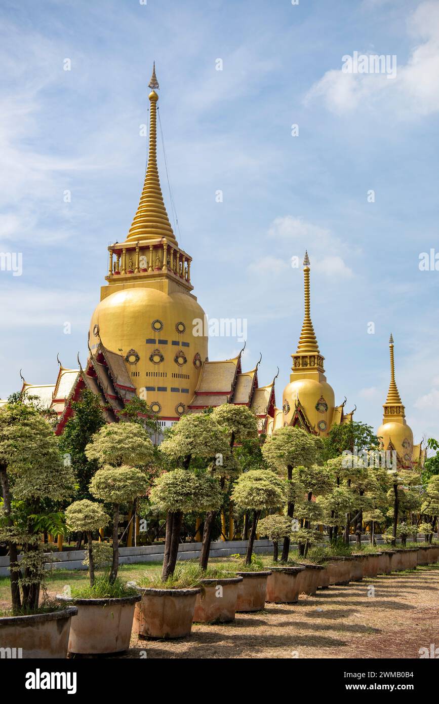 Le Wat Phrong Akat ou Phra Archan Somchai près de la ville Mueang Chachoengsao ville dans la province de Chachoengsao en Thaïlande. Thaïlande, Chachoengsao, Novemb Banque D'Images