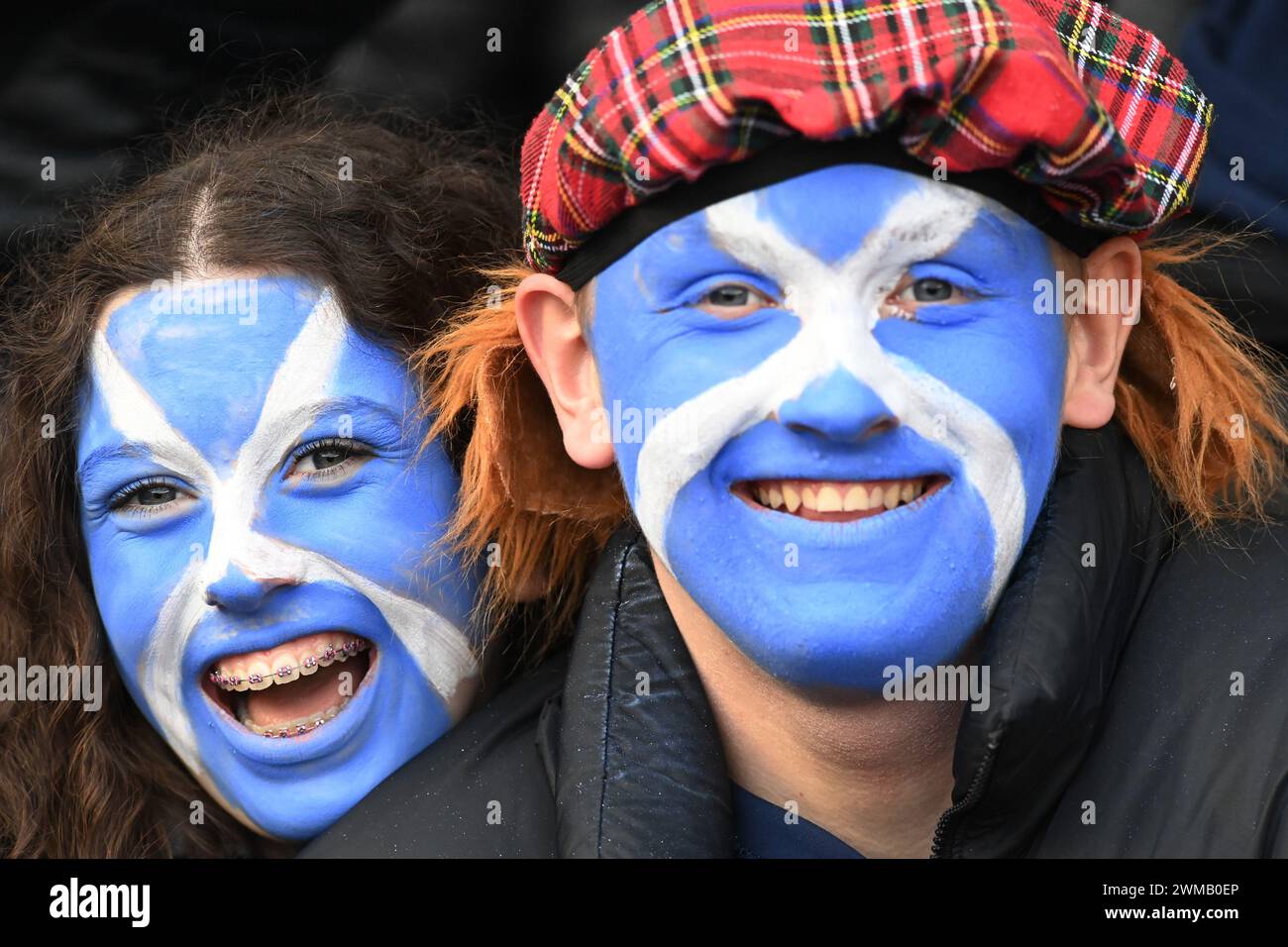 Scottish Gas Murrayfield Stadium. Édimbourg, Royaume-Uni. 24 février 2024. UK.The Mens Guinness six Nations match Écosse vs Angleterre les fans écossais avec des visages peints saltire célèbrent la victoire sur l'Angleterre . Crédit : eric mccowat/Alamy Live News Banque D'Images