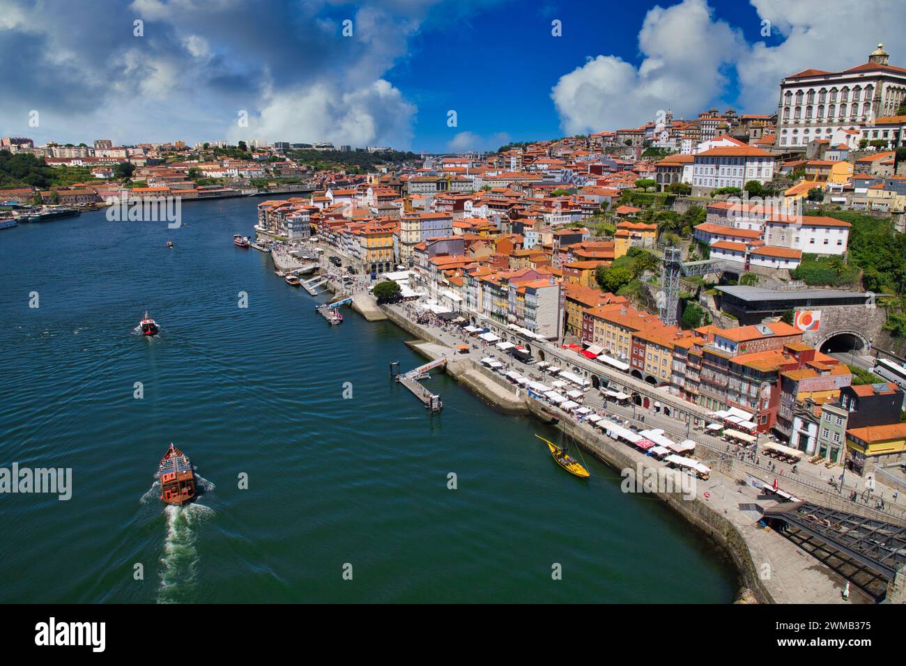 PCSRA da Ribeira, rivière Rio Douro, vue depuis le pont Ponte Dom Luis I, Porto, Portugal Banque D'Images