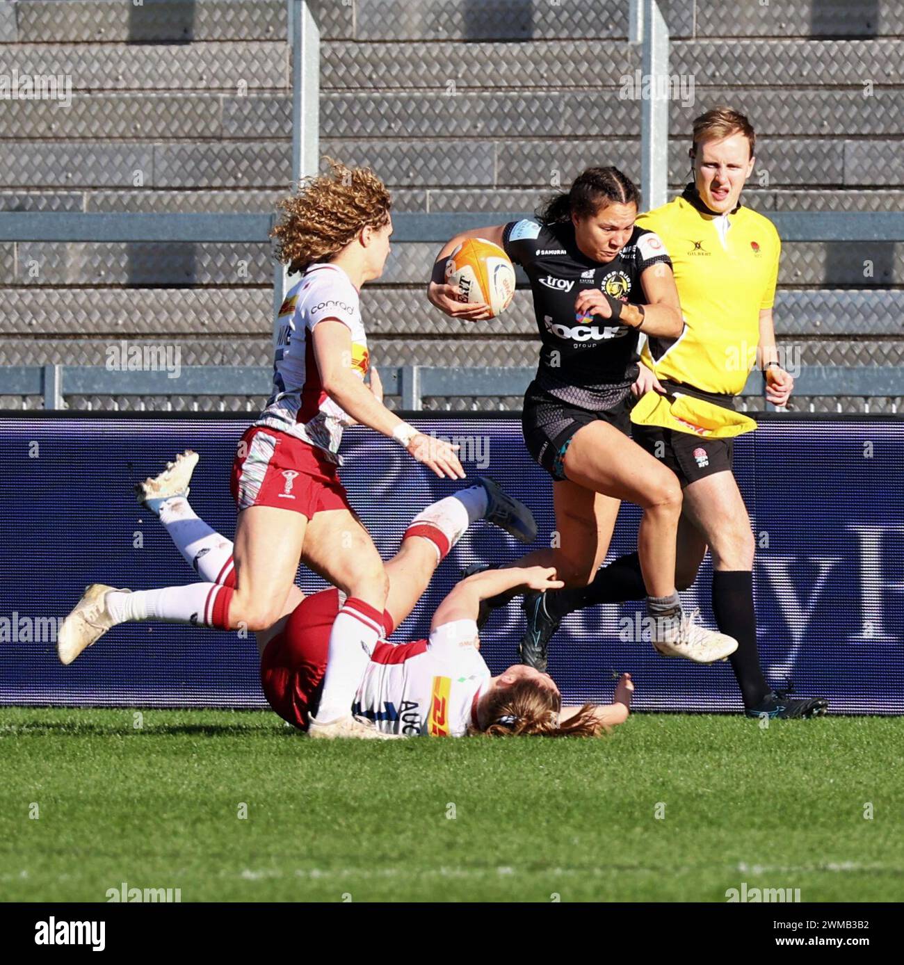 Exeter, Devon, Royaume-Uni. 24 février 2024. Allianz Premiership Women's Rugby : Exeter Chiefs v Harlequins Women at Sandy Park, Exeter, Devon, Royaume-Uni. Photo : Ellie Kildunne Chases Credit : Nidpor/Alamy Live News Banque D'Images