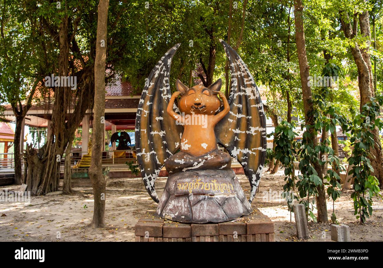 Monument des chauves-souris à Wat Pho Bang Khla près de la ville de Mueang Chachoengsao dans la province de Chachoengsao en Thaïlande. Thaïlande, Chachoengsao, 4, 2 novembre Banque D'Images