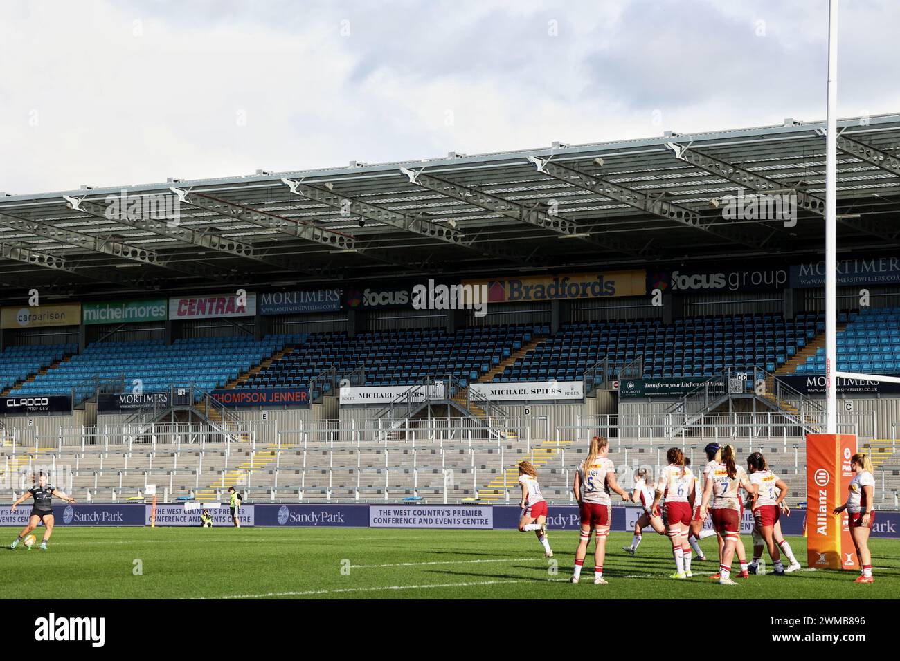 Exeter, Devon, Royaume-Uni. 24 février 2024. Allianz Premiership Women's Rugby : Exeter Chiefs v Harlequins Women at Sandy Park, Exeter, Devon, Royaume-Uni. Photo : Gabby Cantorna a lancé la conversion crédit : Nidpor/Alamy Live News Banque D'Images