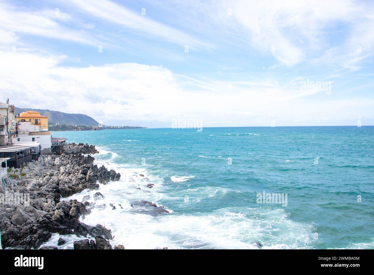 Paysage du littoral et de la ville de Cefalu, province de Palerme, Sicile, Italie Banque D'Images