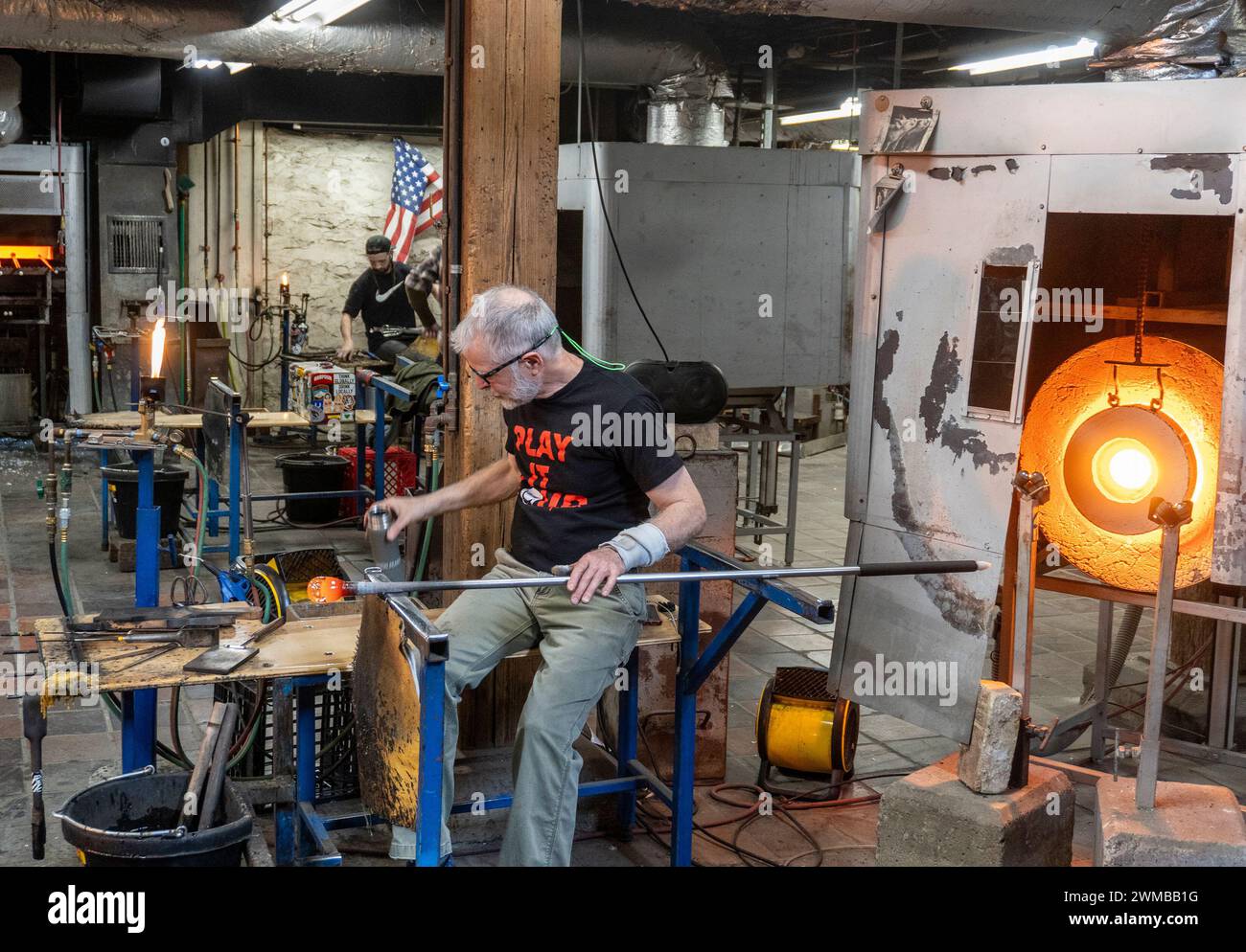 Soufflage de verre à l'usine Simon Pearce dans le Vermont Banque D'Images