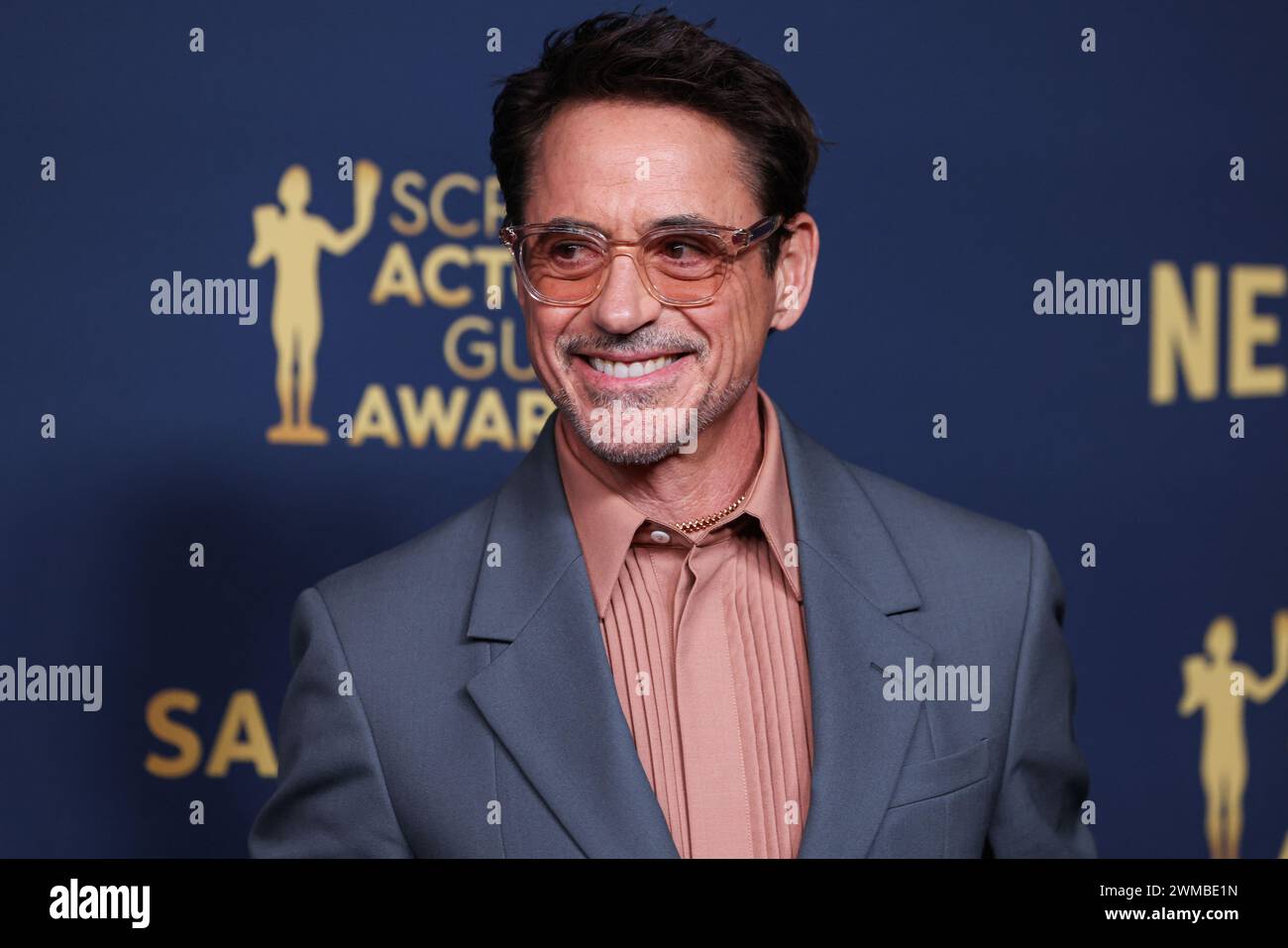 Los Angeles, États-Unis. 24 février 2024. LOS ANGELES, CALIFORNIE, États-Unis - 24 FÉVRIER : Robert Downey Jr., lauréat du prix de la performance exceptionnelle d'un acteur masculin dans un rôle secondaire et du prix de la performance exceptionnelle d'un Cast dans un film pour Oppenheimer pose dans la salle de presse lors de la 30e cérémonie annuelle des Screen Actors Guild Awards qui s'est tenue au Shrine Auditorium et au Expo Hall on 24 février 2024 à Los Angeles, Californie, États-Unis. (Photo de Xavier Collin/image Press Agency) crédit : image Press Agency/Alamy Live News Banque D'Images