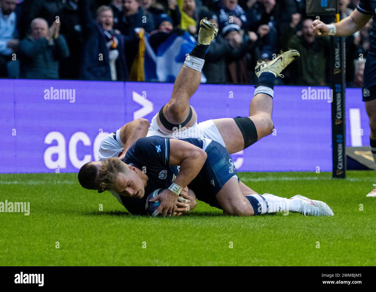 Championnat des 6 Nations 2024 - Écosse v, Royaume-Uni. 24 février 2024. L'Ecosse, Duhan van der Merwe, marque à la 19e minute alors que l'Ecosse affronte l'Angleterre au 3e tour du Championnat des 6 Nations 2024 au Scottish Gas Murrayfield Stadium, Édimbourg, Royaume-Uni crédit : Ian Jacobs/Alamy Live News Banque D'Images