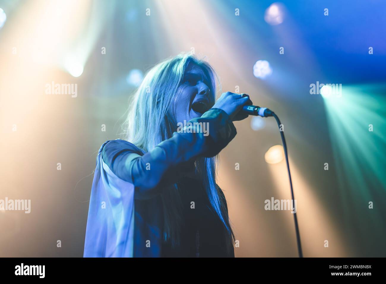 Aarhus, Danemark. 24 février 2024. Le groupe de black metal danois Myrkur est composé de la musicienne et chanteuse Amalie Bruun qui donne ici un concert au Voxhall à Aarhus. (Crédit photo : Gonzales photo/Alamy Live News Banque D'Images