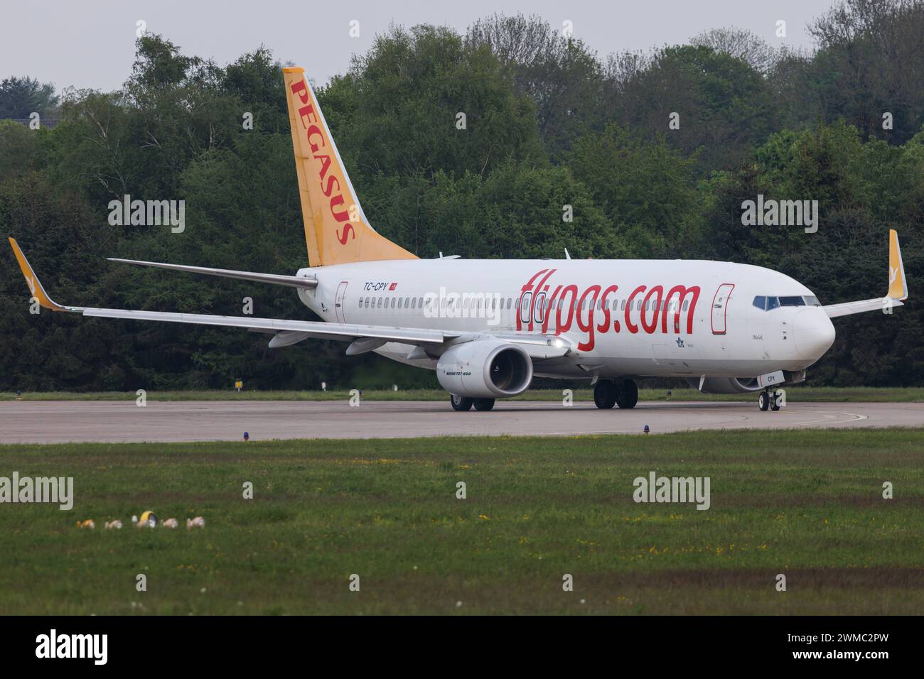 Die Boeing 737-8H6 B738 der Fluglinie Pegasus Airlines PC / PGT mit der Registrierung TC-CPY MSN : 41767 Rollt am Flughafen Hamburg Airport EDDH/HAM. Hamburg Hamburg Deutschland *** le Boeing 737 8H6 B738 de Pegasus Airlines PC PGT immatriculé TC CPY MSN 41767 roule à l'aéroport de Hambourg EDDH HAM Hambourg Allemagne Banque D'Images