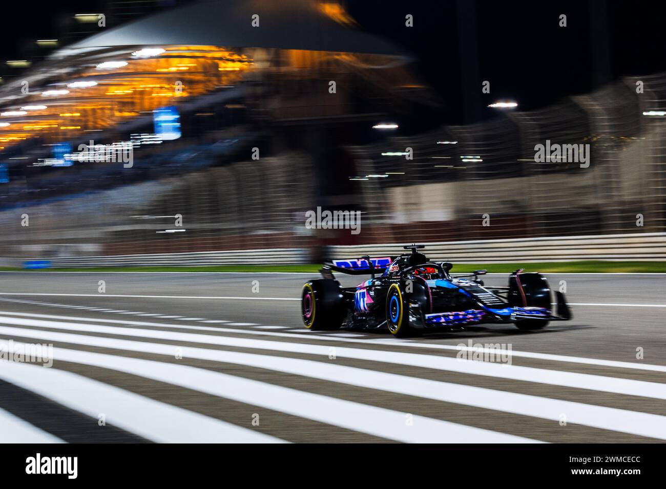 MANAMA, BAHREÏN, circuit international de Bahreïn, 22 février 2024 : le Français Esteban Ocon et l'écurie BWT Alpine F1 Team lors des essais de formule 1 à Bahreïn Banque D'Images