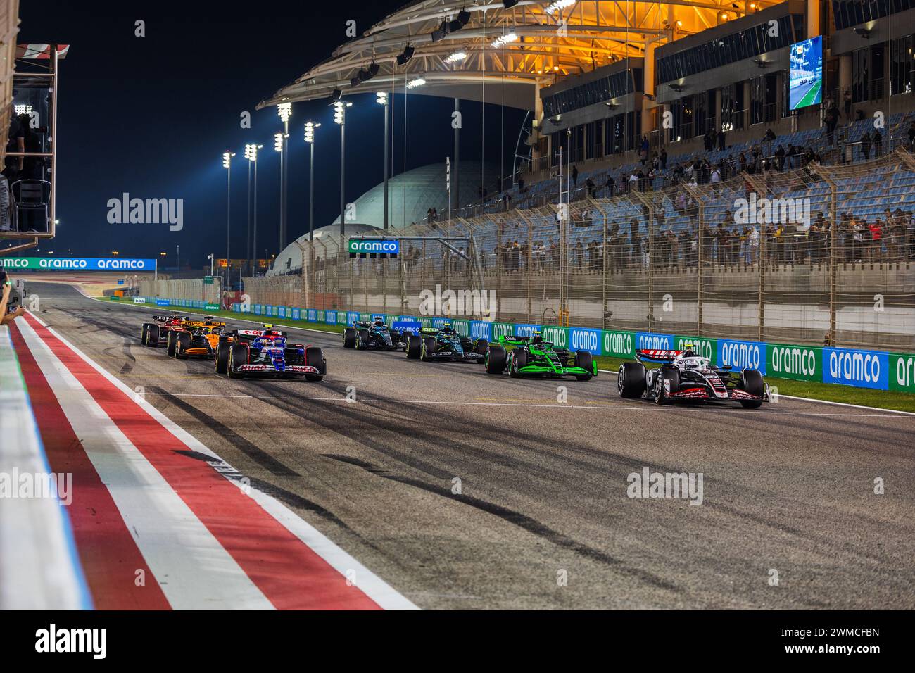 MANAMA, BAHREÏN, circuit international de Bahreïn, 23 février 2024 : Kevin Magnussen, Yuki Tsunoda, Oscar Piastri, Charles Leclerc et George Russell doublure u Banque D'Images