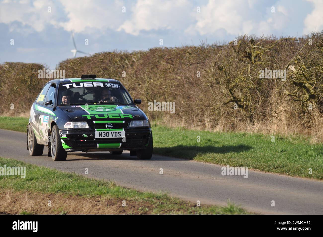 Voitures en compétition dans le Beverley and District Motor Club, Aldbrough, East Riding of Yorkshire, Angleterre Banque D'Images