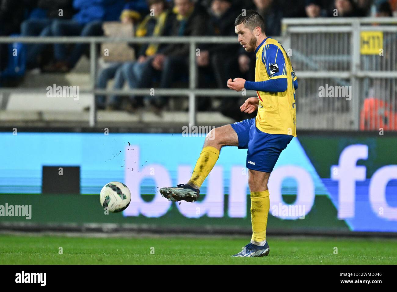 Dries Wuytens (15 ans) de Beveren photographié lors d'un match de football entre KV RS Waasland SK Beveren et KMSK Deinze lors de la 23ème journée de la saison Challenger Pro League 2023-2024 , le vendredi 23 février 2024 à Beveren-Waas , Belgique . PHOTO SPORTPIX | David Catry Banque D'Images