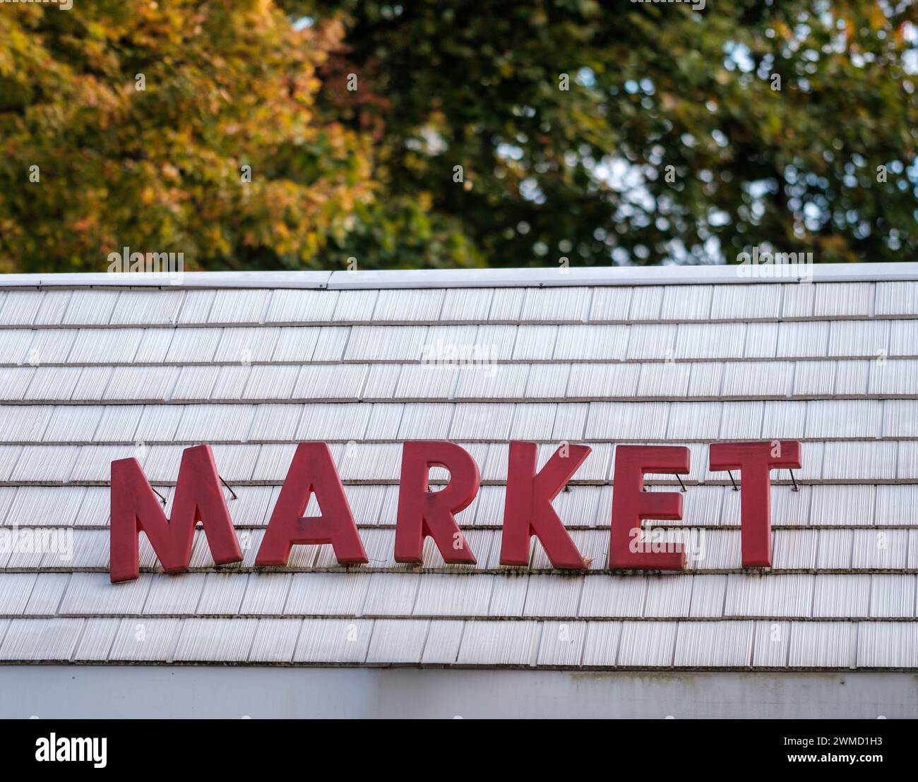 Un panneau rustique pour Un marché à Un arrêt routier dans le Vermont Banque D'Images