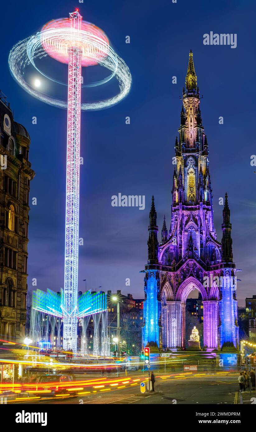 Lumières de Noël d'Édimbourg avec le monument de Scott illuminé et des sentiers lumineux amusants Banque D'Images