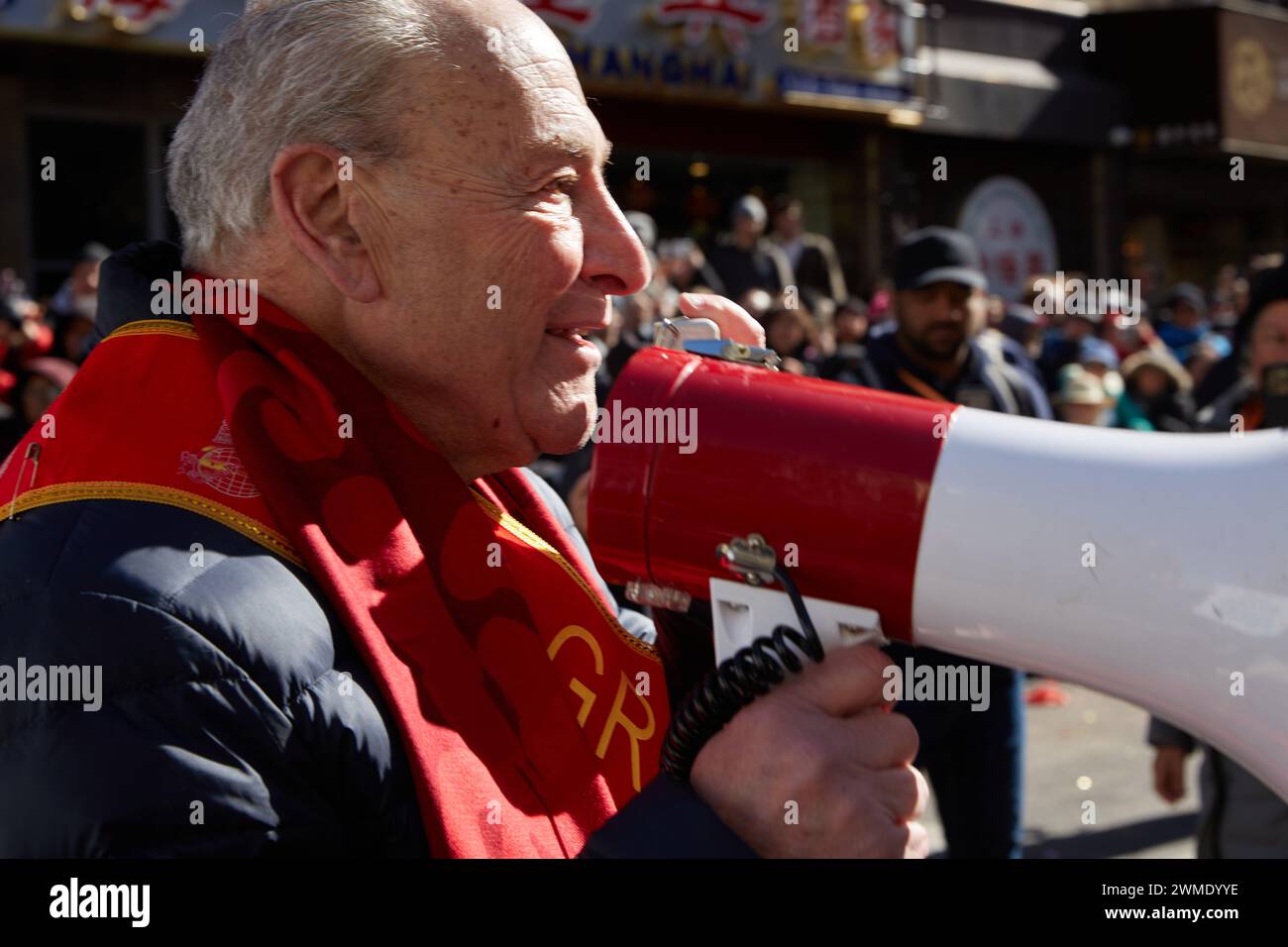 New York, New York, États-Unis. 25 février 2024. Le sénateur Chuck Schumer Grand Maréchal du New Year Parade Chinatown Chinese Lunar célèbre l'année du Dragon (crédit image : © Mark J. Sullivan/ZUMA Press Wire) USAGE ÉDITORIAL SEULEMENT! Non destiné à UN USAGE commercial ! Crédit : ZUMA Press, Inc/Alamy Live News Banque D'Images