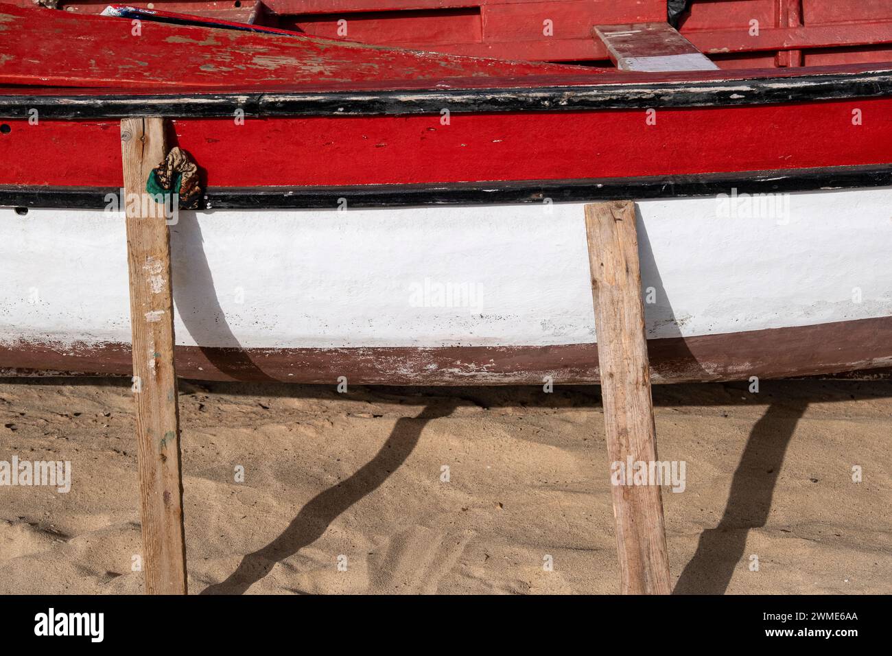 Détail de bateau de pêche coloré, Santa Maria, Sal, Îles du Cap-Vert, Afrique Banque D'Images