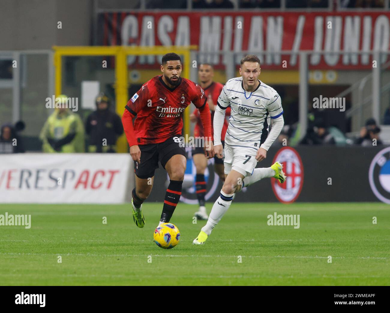 Milan, Italie. 25 février 2024. Ruben Loftus-Cheek de l'AC Milan lors du match de football italien Serie A entre l'AC Milan et Atalanta BC le 25 février 2024 au stade San Siro de Milan, Italie. Crédit : Nderim Kaceli/Alamy Live News Banque D'Images