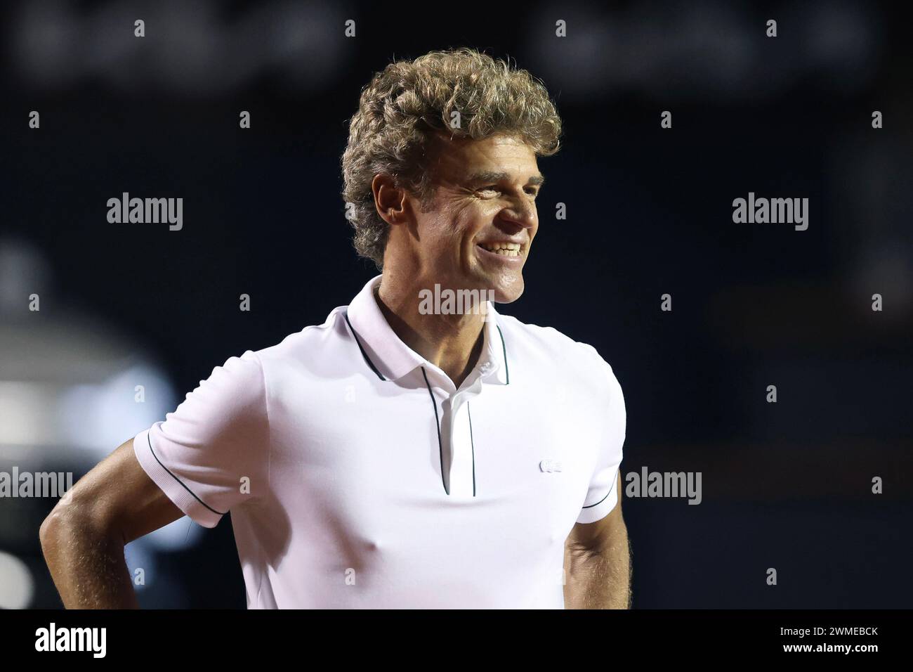 Rio de Janeiro, Brésil. 25 février 2024. L’ancien joueur de tennis brésilien Gustavo Kuerten félicite le champion argentin Sebastian Baez après la finale de l’ATP 500 Rio Open présenté par Claro au Jockey Club Brasileiro le 25 février 2024 à Rio de Janeiro, Brésil. Photo : Daniel Castelo Branco/DiaEsportivo/Alamy Live News crédit : DiaEsportivo/Alamy Live News Banque D'Images