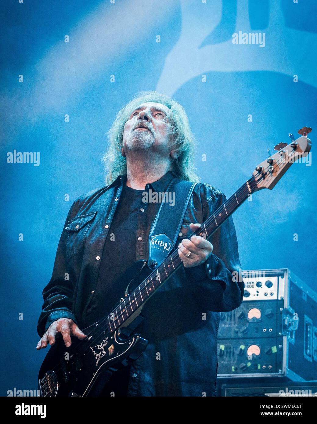 Geezer Butler de Black Sabbath en concert au Sweden Rock Festival Banque D'Images