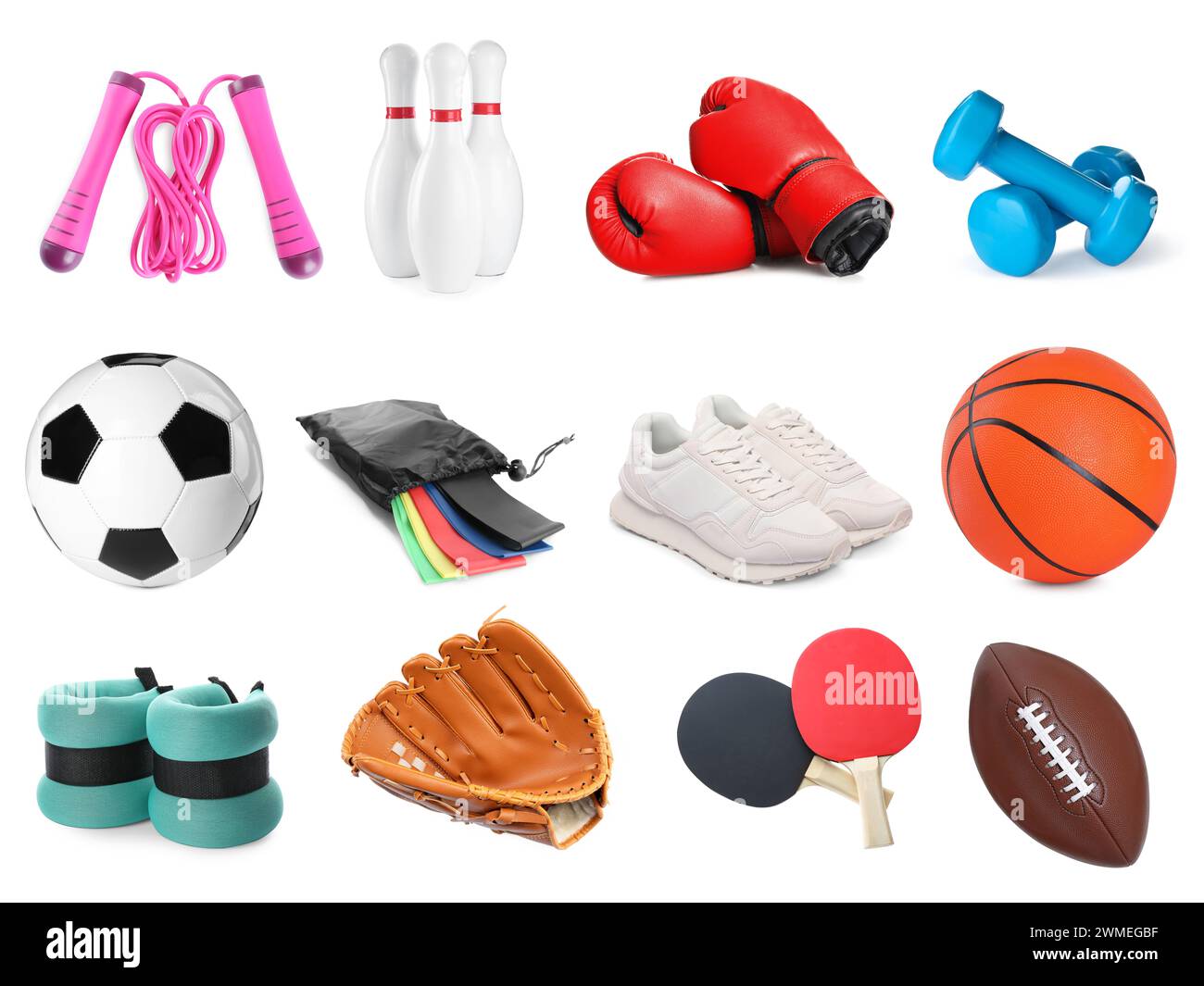 Différentes balles et autres équipements sportifs isolés sur blanc, ensemble Banque D'Images