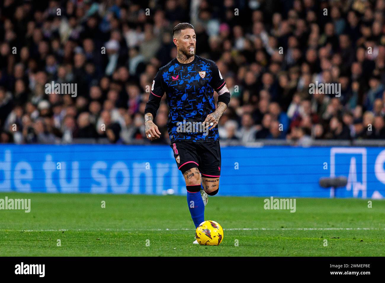 Madrid, Espagne. 25 février 2024. Estadio Santiago Bernabéu Madrid, Espagne - février 25 : Sergio Ramos de Sevilla contrôle le ballon lors du match de la Liga entre le Real Madrid et le Sevilla FC à l'Estadio Santiago Bernabéu à Madrid, Espagne. (Photo de Maria de Gracia Jiménez/Sports Press photo) MM (Eurasia Sport images/SPP) crédit : SPP Sport Press photo. /Alamy Live News Banque D'Images