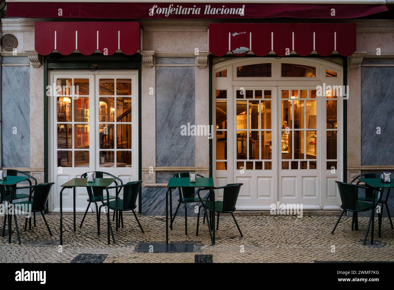 Façade historique de la pâtisserie Confeitaria Nacional à Lisbonne, Portugal. 1er février 2024. Banque D'Images