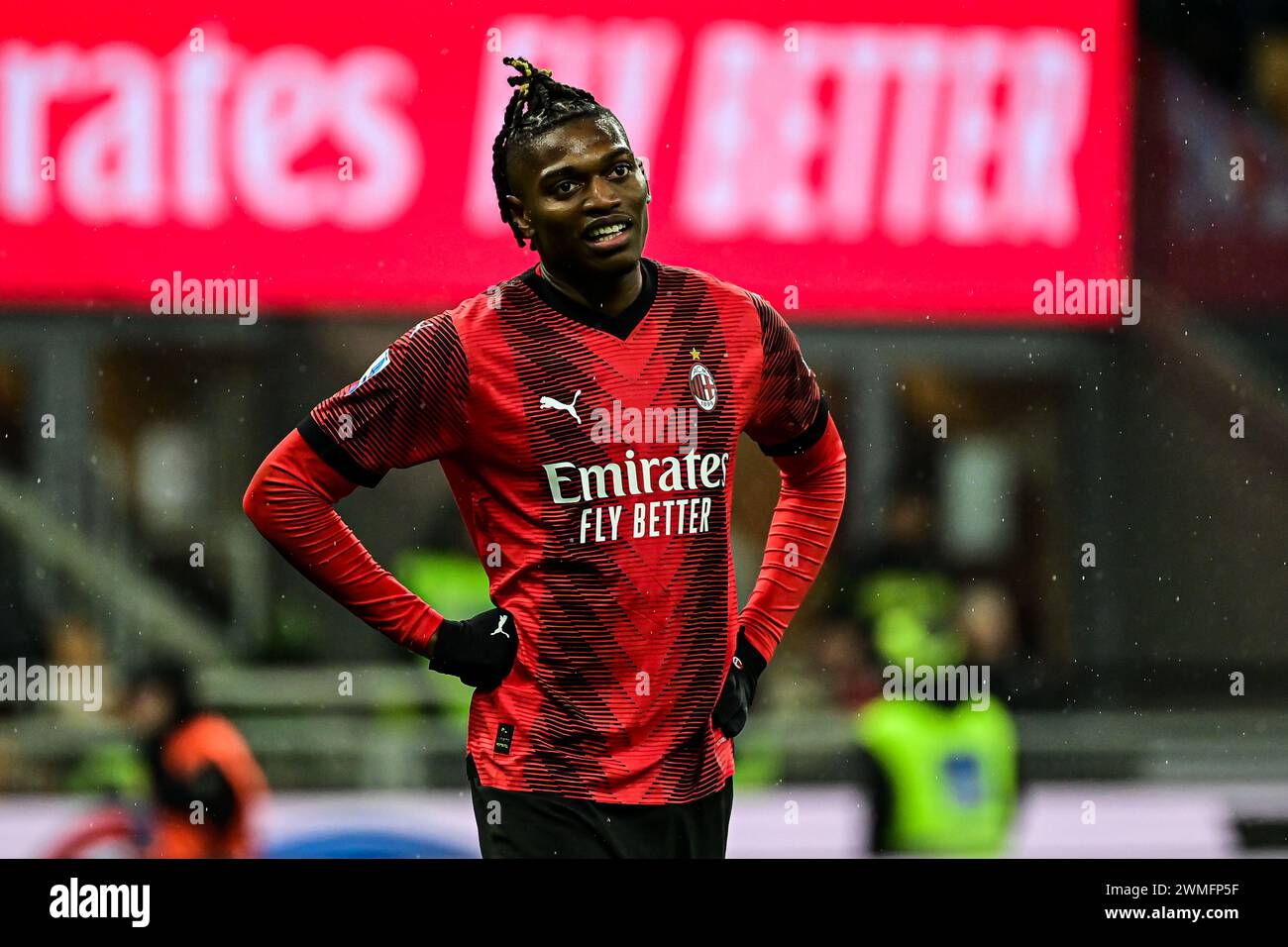 Milan, Italie, le 25 février 2024. L'attaquant portugais n°10 de l'AC Milan Rafael Leao en action lors du match de football italien Serie A entre l'AC Milan et Atalanta au stade San Siro de Milan, Italie, le 25 février 2024 crédit : Piero Cruciatti/Alamy Live News Banque D'Images