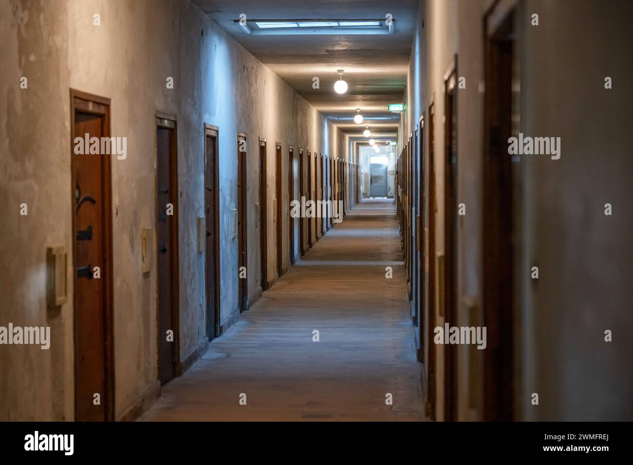 Camp de Dachau, le premier camp de concentration en Allemagne pendant la seconde Guerre mondiale, bâtiments historiques cellules de prison. Banque D'Images