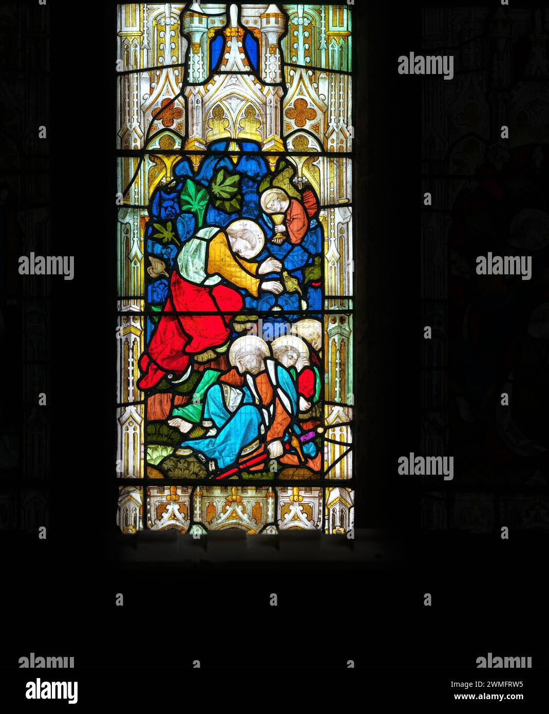 Jésus Christ en agonie dans le jardin de Gethsémané à la perspective de sa souffrance prochaine, tandis que ses disciples dorment vite. Banque D'Images
