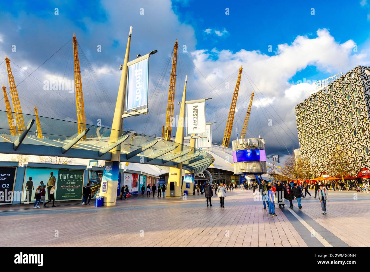 Peninsula Square et O2 Arena, North Greenwich, Londres, Angleterre Banque D'Images