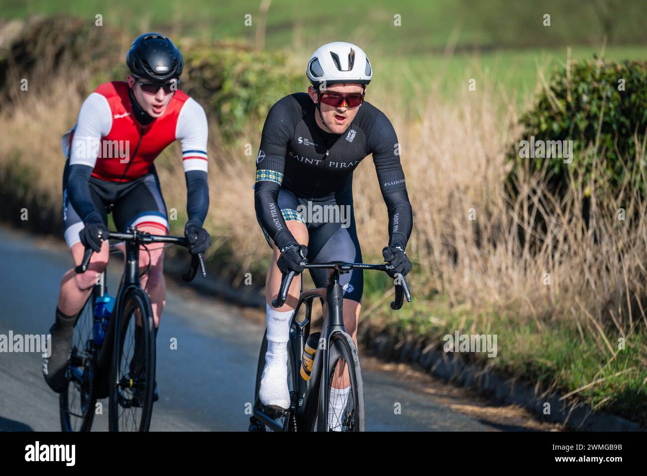 Vainqueur Tyler Hannay, Saint Piran et John Bardsley Clayton Spring Classic 2024. Banque D'Images